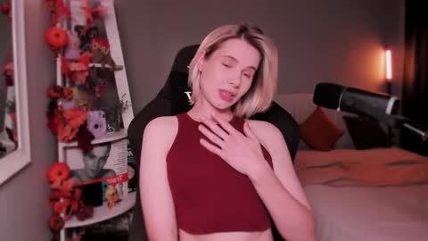 Snapshot of imnotmia chatting on November 8, 2025, 8:47 am Mia online show from November 8, 2025, 8:47 am