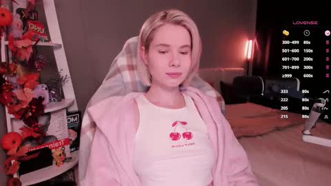 Snapshot of imnotmia chatting on November 17, 2025, 10:10 am Mia online show from November 17, 2025, 10:10 am