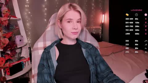 Snapshot of imnotmia chatting on November 23, 2025, 10:15 am Mia online show from November 23, 2025, 10:15 am