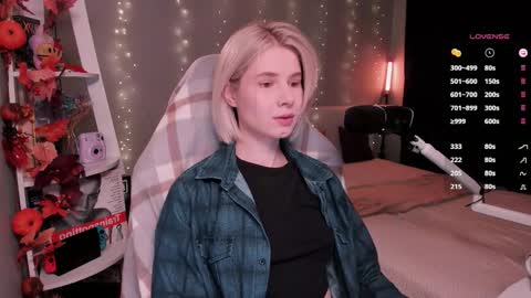 Snapshot of imnotmia chatting on November 24, 2025, 9:53 am Mia online show from November 24, 2025, 9:53 am