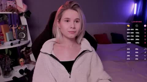 Snapshot of imnotmia chatting on February 6, 2026, 9:45 am Mia online show from February 6, 2026, 9:45 am