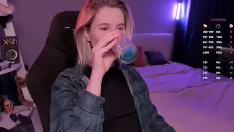 Snapshot of imnotmia chatting on March 8, 2026, 11:03 am Mia online show from March 8, 2026, 11:03 am