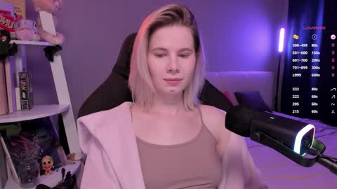 Snapshot of imnotmia chatting on April 5, 2026, 10:12 am Mia online show from April 5, 2026, 10:12 am