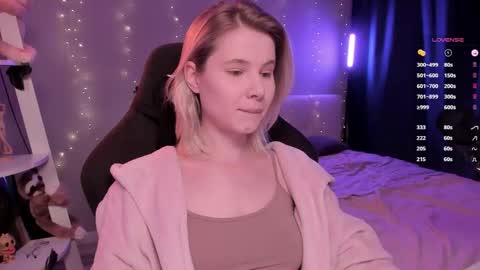 Snapshot of imnotmia chatting on April 12, 2026, 10:09 am Mia online show from April 12, 2026, 10:09 am