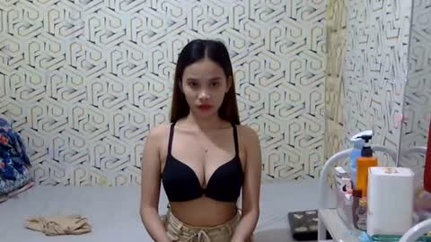 Snapshot of imyourgirl_vanessa26 chatting on July 14, 2026, 10:32 am Im sad because im lonely wish help me here online show from July 14, 2026, 10:32 am