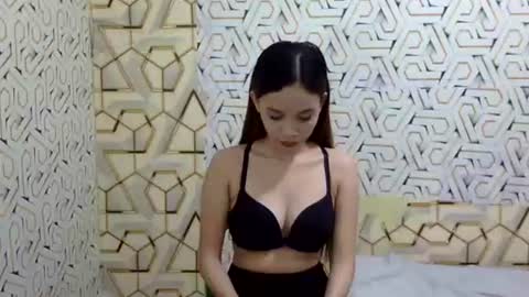 Snapshot of imyourgirl_vanessa26 chatting on August 2, 2026, 6:01 am Im sad because im lonely wish help me here online show from August 2, 2026, 6:01 am