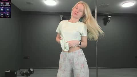 Snapshot of incredible__shell_ chatting on May 23, 2026, 10:14 pm Masha online show from May 23, 2026, 10:14 pm