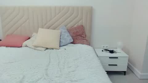 incredible_ariela online show from July 2, 2026, 9:48 am
