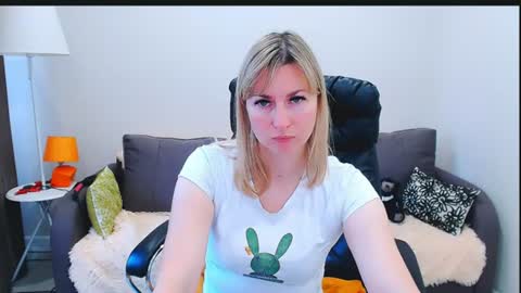 incredible_ariela online show from July 29, 2026, 9:51 am