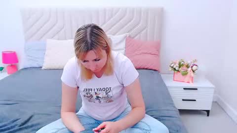 incredible_ariela online show from August 3, 2026, 2:22 pm