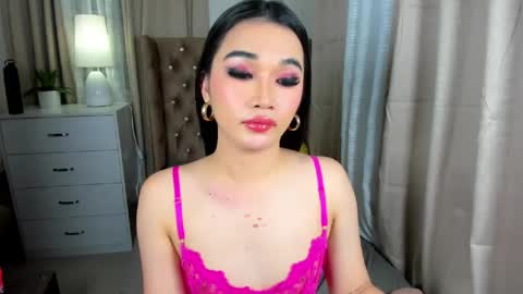 Snapshot of indestructabletrixie chatting on December 19, 2024, 1:18 pm indestructabletrixie online show from December 19, 2024, 1:18 pm