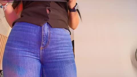 Snapshot of indi_catalina chatting on September 12, 2025, 12:16 pm Indi Catalina online show from September 12, 2025, 12:16 pm