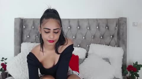 Jazmin online show from February 6, 2025, 6:46 pm