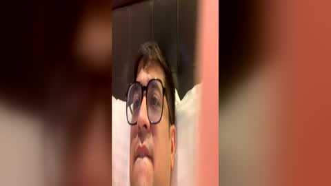 Snapshot of indian_uncut_dick chatting on June 18, 2026, 7:18 pm Nash online show from June 18, 2026, 7:18 pm
