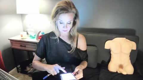 Snapshot of indianacooper chatting on February 11, 2025, 4:22 am IndianaCooper - Showtimes - Mon-Fri 12pm and 930PM CST SatSun 930pm CST online show from February 11, 2025, 4:22 am