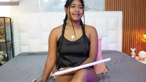 LITTLE AINHOA  online show from May 4, 2026, 8:05 pm