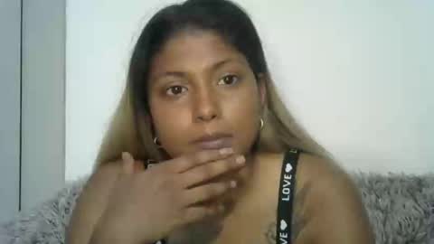 indianqtpie6 online show from December 15, 2025, 6:17 am