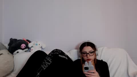 Indigo Elle online show from March 10, 2025, 10:24 pm