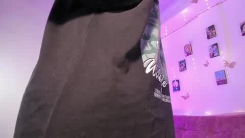 Luna  online show from May 21, 2026, 3:46 am