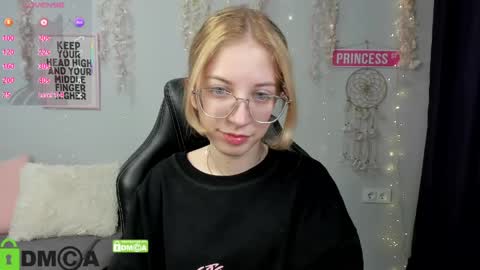 Mia online show from May 3, 2026, 1:17 pm
