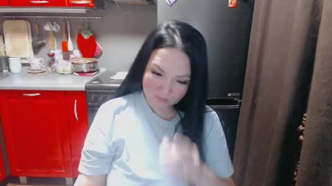 Snapshot of infinity_loveliness chatting on December 15, 2024, 6:51 am Infinity online show from December 15, 2024, 6:51 am