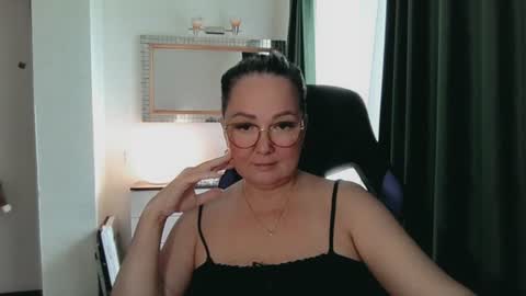 Snapshot of infinity_loveliness chatting on July 18, 2026, 7:01 am Infinity online show from July 18, 2026, 7:01 am