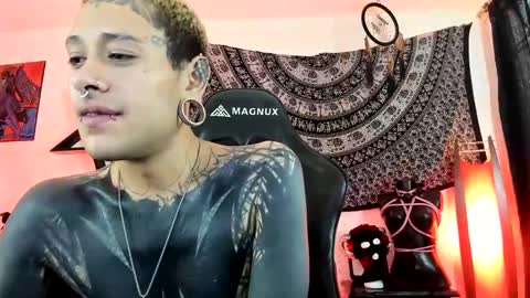 Snapshot of ink_u_buzz chatting on October 31, 2025, 5:47 pm Dani online show from October 31, 2025, 5:47 pm