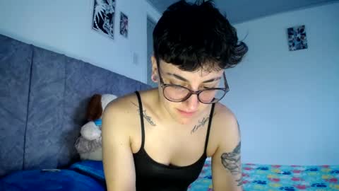 lyan onlyfans n linda online show from April 4, 2026, 9:56 pm