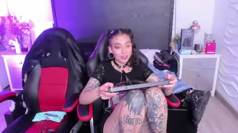 inkedsinners_ online show from June 19, 2026, 2:05 am