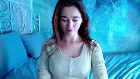 Lina online show from December 22, 2025, 12:35 pm