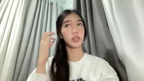 Snapshot of innocent_reign69 chatting on May 5, 2026, 11:35 pm Reign online show from May 5, 2026, 11:35 pm