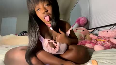 Snapshot of innocentfreaklola chatting on January 6, 2026, 2:48 am Lola online show from January 6, 2026, 2:48 am