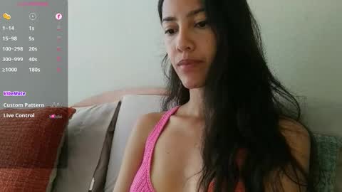 Laroa online show from December 2, 2025, 9:10 pm