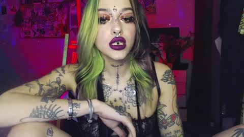 Snapshot of insunnity666 chatting on January 28, 2025, 8:04 pm Insunnity666 online show from January 28, 2025, 8:04 pm