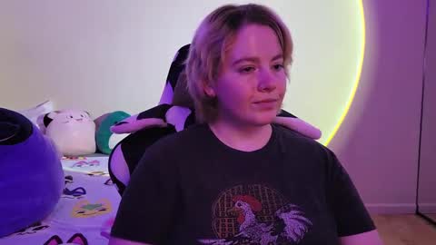 Snapshot of internetfairy_xo chatting on December 22, 2024, 2:06 pm Faye online show from December 22, 2024, 2:06 pm