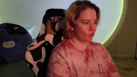 Snapshot of internetfairy_xo chatting on January 17, 2025, 4:28 am Faye online show from January 17, 2025, 4:28 am