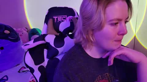 Snapshot of internetfairy_xo chatting on January 29, 2025, 7:32 pm Faye online show from January 29, 2025, 7:32 pm