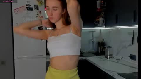 Snapshot of internetsexplorer chatting on October 28, 2025, 11:58 am Bernadette Join online show from October 28, 2025, 11:58 am