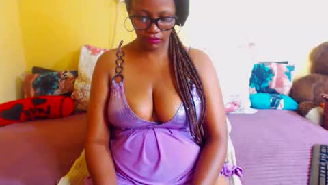 Snapshot of intimacysexy chatting on November 27, 2025, 3:58 pm boniswa caroline online show from November 27, 2025, 3:58 pm
