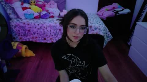 Snapshot of invisibledollx chatting on May 26, 2026, 8:10 am invisibledollx online show from May 26, 2026, 8:10 am