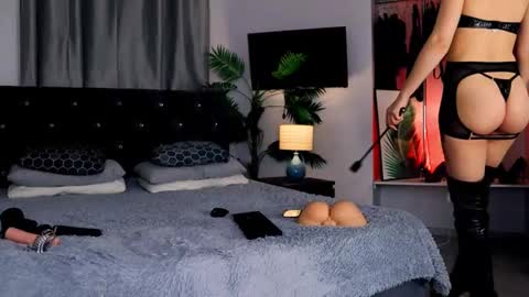 inviting_tina online show from March 7, 2025, 11:38 pm