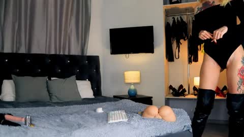 inviting_tina online show from April 24, 2026, 3:36 pm