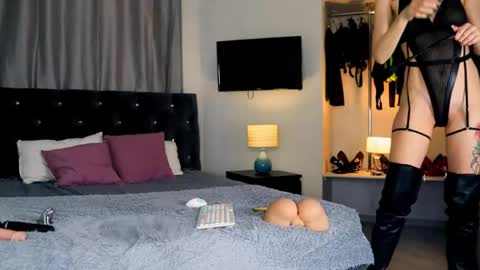 inviting_tina online show from May 16, 2026, 3:36 am