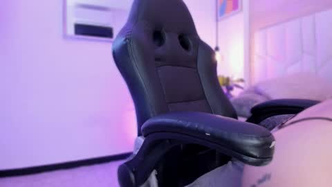 io_chie_ online show from February 23, 2026, 4:10 am