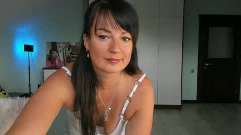 iracherrynow online show from October 5, 2025, 11:08 am