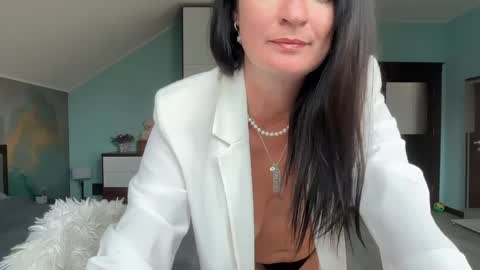 Snapshot of iracherrynow chatting on June 4, 2026, 8:20 am iracherrynow online show from June 4, 2026, 8:20 am