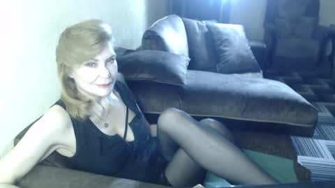 Snapshot of irenalegs chatting on March 21, 2026, 5:34 am irenalegs online show from March 21, 2026, 5:34 am