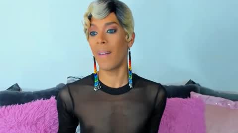 Irene Aguirre online show from September 25, 2025, 1:42 am