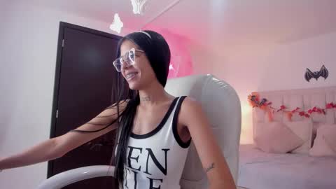 Snapshot of iris8_ chatting on October 31, 2025, 1:23 pm iris8_ online show from October 31, 2025, 1:23 pm