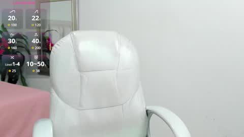 Snapshot of iris8_ chatting on November 19, 2025, 1:33 pm iris8_ online show from November 19, 2025, 1:33 pm